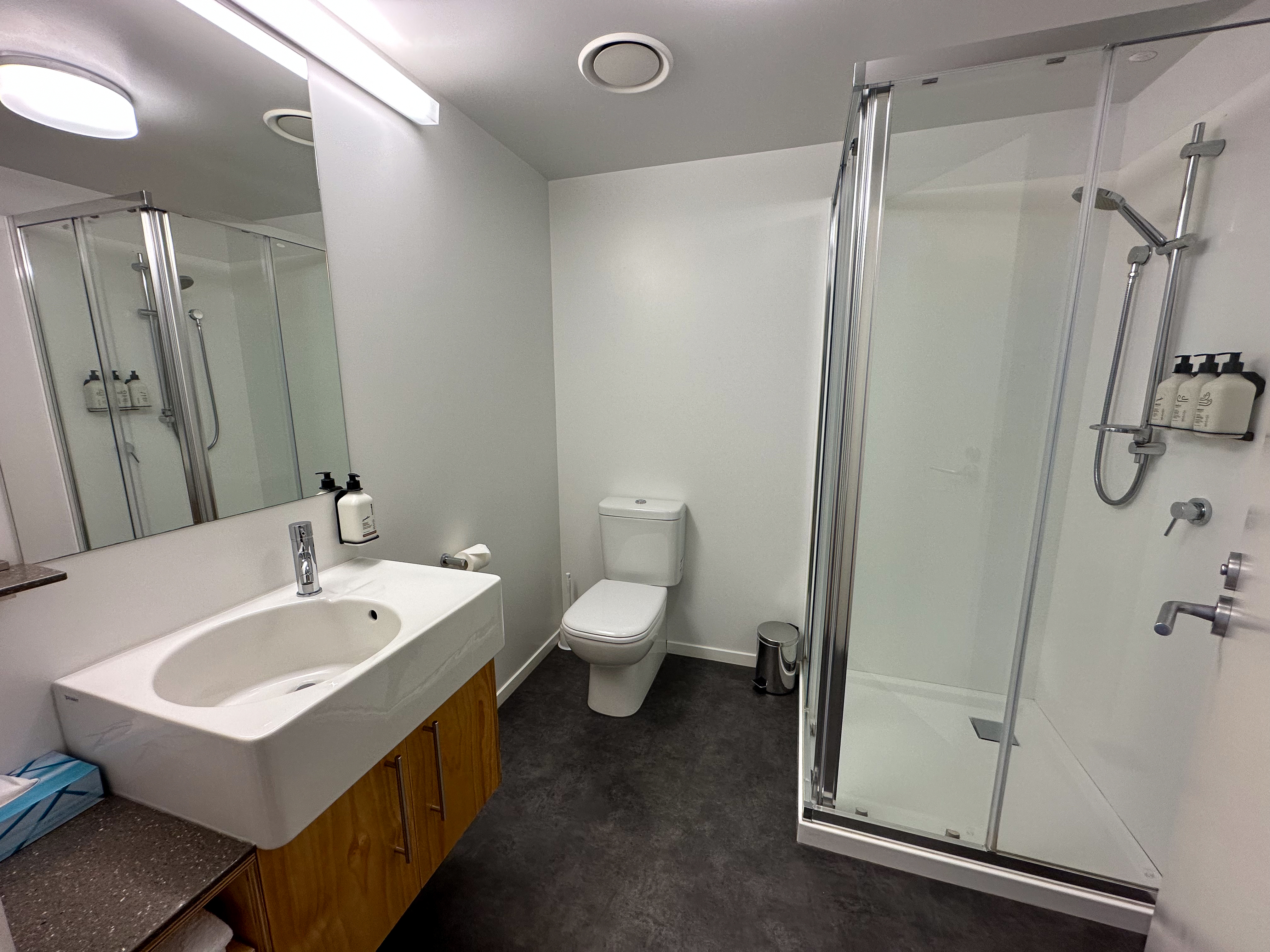 apt-8-bathroom