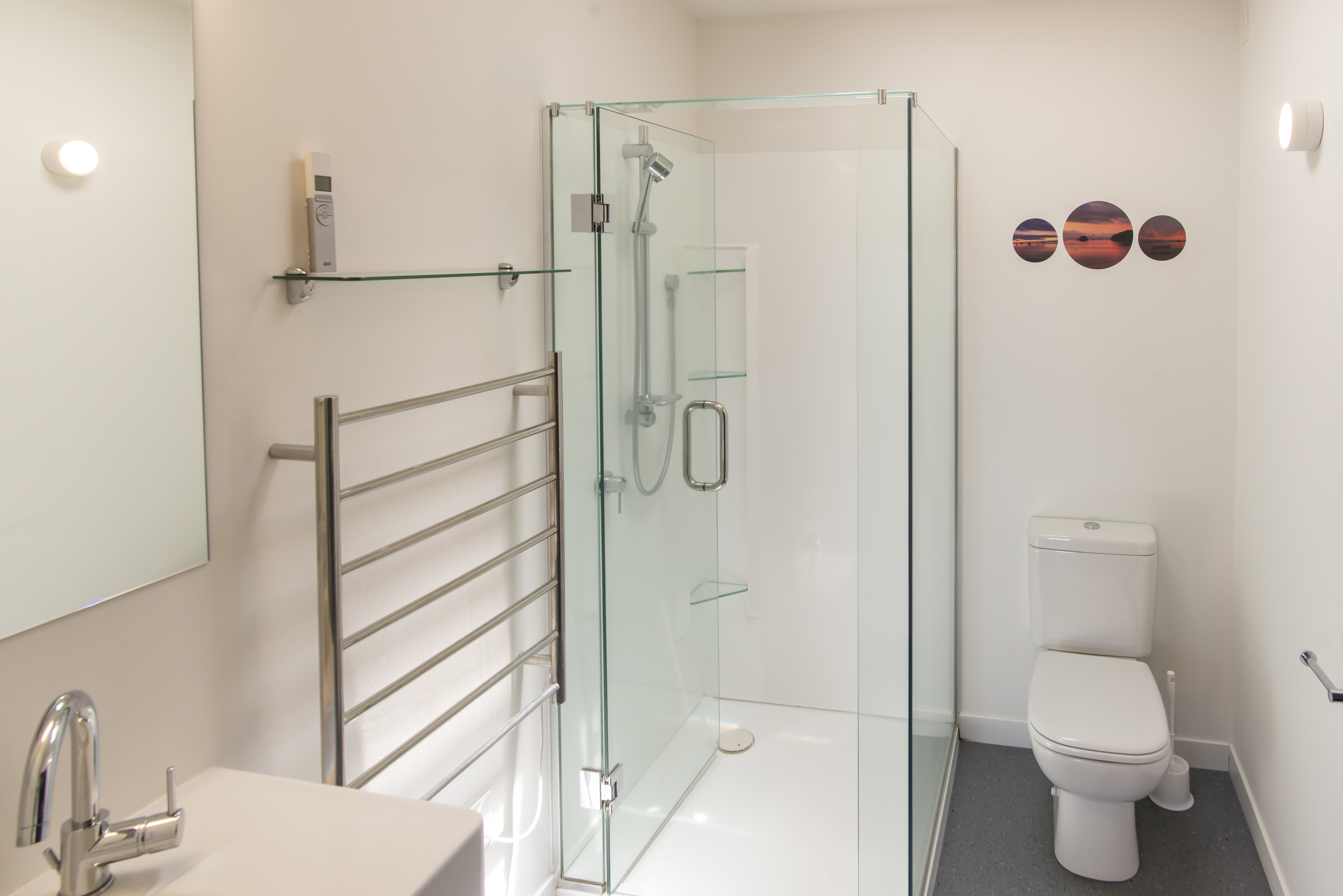 beachviewapartment9bathroom